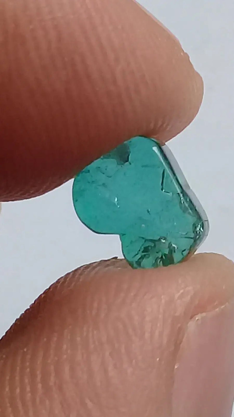 Chargez l&#39;image dans la visionneuse de la galerie, Tourmaline bleue de Paraïba fragment brut Grade A ++++ (Extrêmement rare) 2,5cts Tourmaline bleue de Paraïba fragment brut
