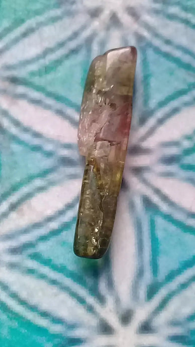 Tourmaline melon d’eau fragment brut Grade A ++++ (Rare) Tourmaline melon d’eau fragment brut Grade A ++++