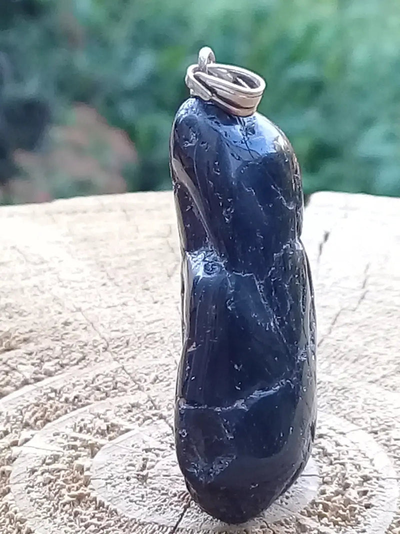 Load image into Gallery viewer, Tourmaline noire Schörl pendentif Grade A++++ Fourni avec son cordon Tourmaline noire Schörl pendentif
