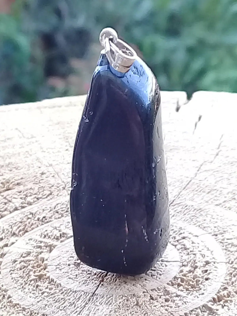 Chargez l&#39;image dans la visionneuse de la galerie, Tourmaline noire Schörl pendentif Grade A++++ Fourni avec son cordon Tourmaline noire Schörl pendentif
