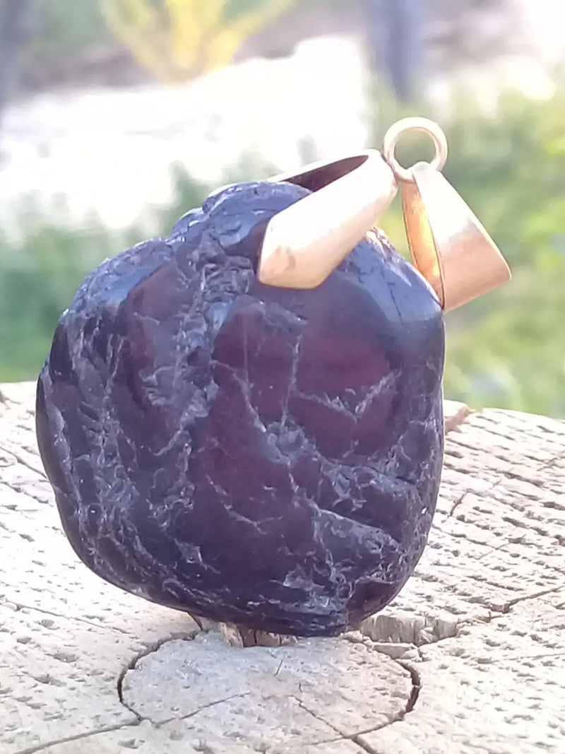 Chargez l&#39;image dans la visionneuse de la galerie, Tourmaline noire Schörl pendentif Grade A++++ Fourni avec son cordon Tourmaline noire Schörl pendentif
