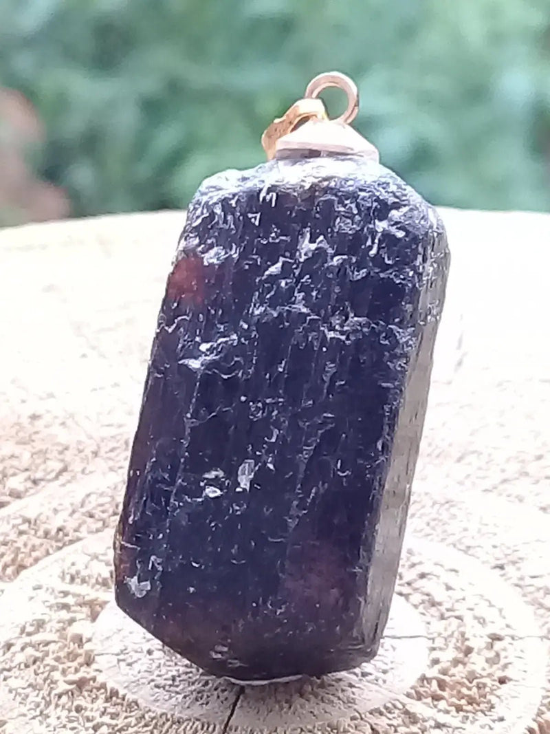 Chargez l&#39;image dans la visionneuse de la galerie, Tourmaline noire Schörl pendentif Grade A++++ Fourni avec son cordon Tourmaline noire Schörl pendentif
