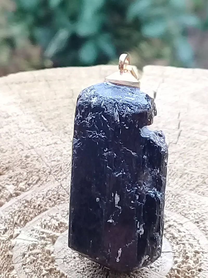 Chargez l&#39;image dans la visionneuse de la galerie, Tourmaline noire Schörl pendentif Grade A++++ Fourni avec son cordon Tourmaline noire Schörl pendentif
