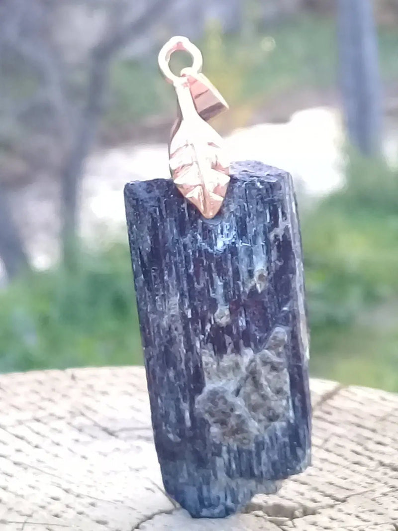 Chargez l&#39;image dans la visionneuse de la galerie, Tourmaline noire Schörl pendentif Grade A++++ Fourni avec son cordon Tourmaline noire Schörl pendentif
