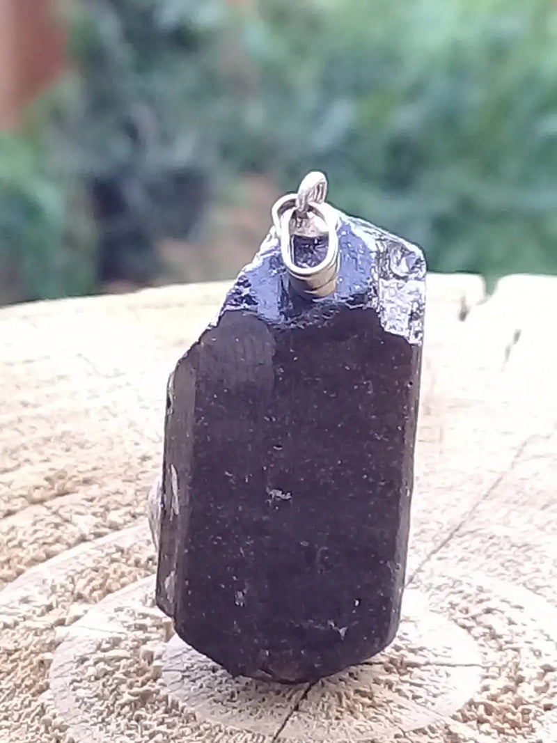 Load image into Gallery viewer, Tourmaline noire Schörl pendentif Grade A++++ Fourni avec son cordon Tourmaline noire Schörl pendentif
