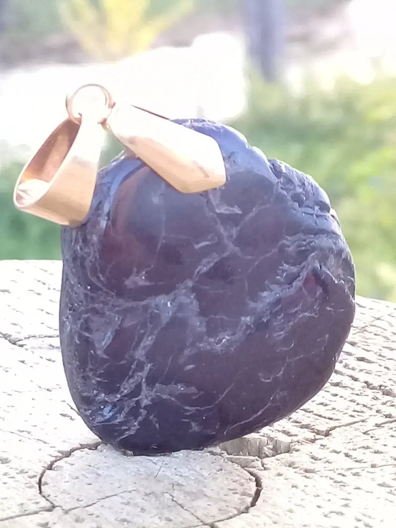 Chargez l&#39;image dans la visionneuse de la galerie, Tourmaline noire Schörl pendentif Grade A++++ Fourni avec son cordon Tourmaline noire Schörl pendentif
