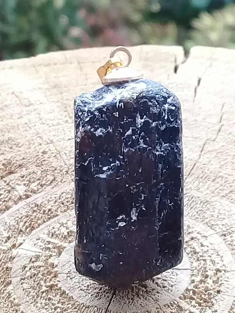 Chargez l&#39;image dans la visionneuse de la galerie, Tourmaline noire Schörl pendentif Grade A++++ Fourni avec son cordon Tourmaline noire Schörl pendentif
