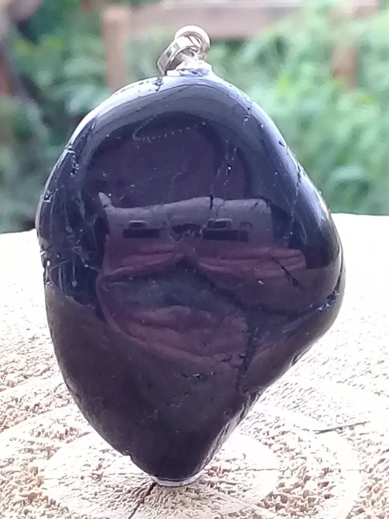 Chargez l&#39;image dans la visionneuse de la galerie, Tourmaline noire Schörl pendentif Grade A++++ Fourni avec son cordon Tourmaline noire Schörl pendentif

