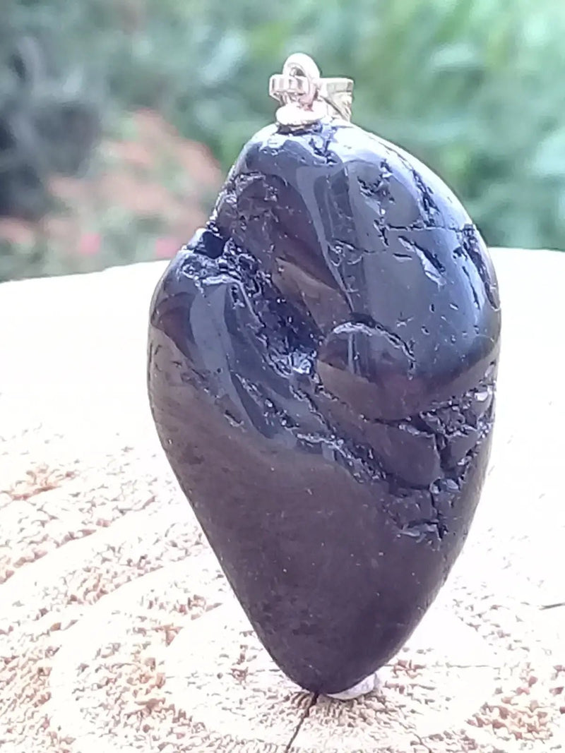 Chargez l&#39;image dans la visionneuse de la galerie, Tourmaline noire Schörl pendentif Grade A++++ Fourni avec son cordon Tourmaline noire Schörl pendentif
