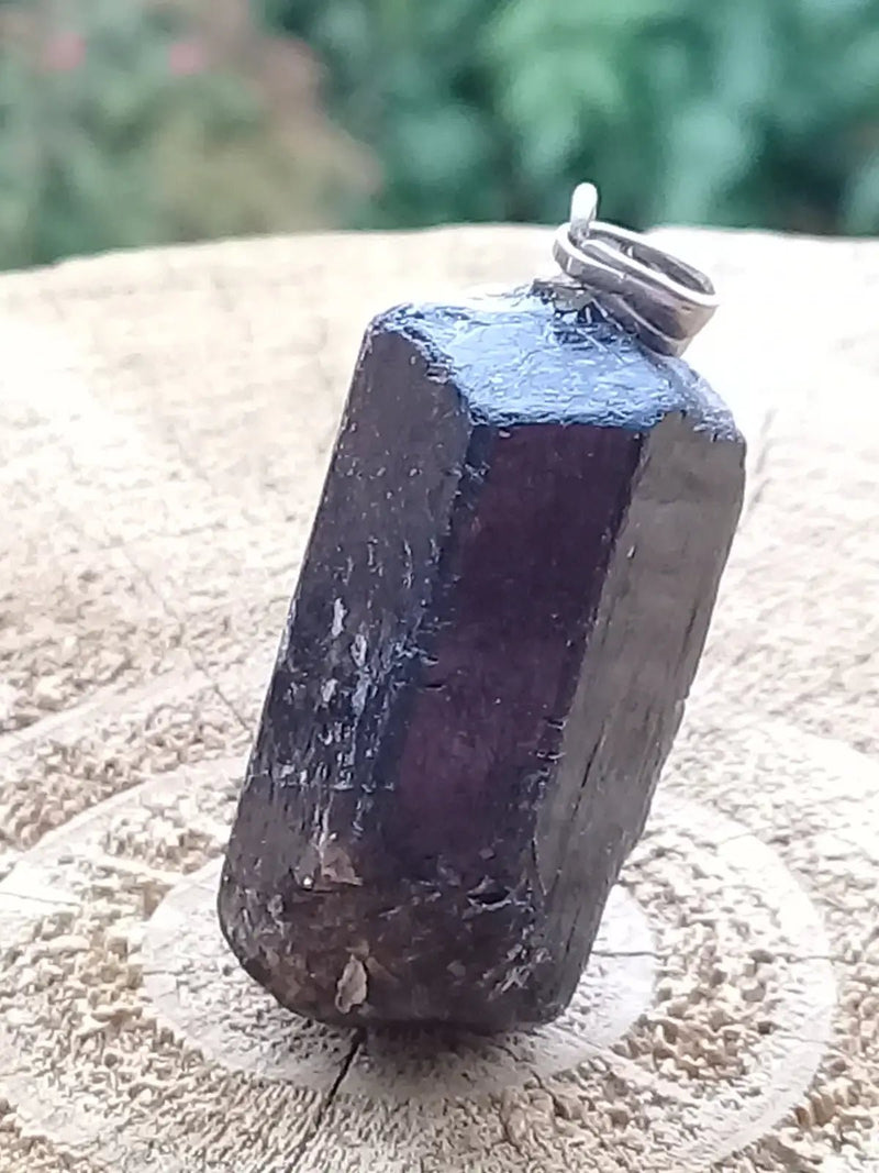 Chargez l&#39;image dans la visionneuse de la galerie, Tourmaline noire Schörl pendentif Grade A++++ Fourni avec son cordon Tourmaline noire Schörl pendentif
