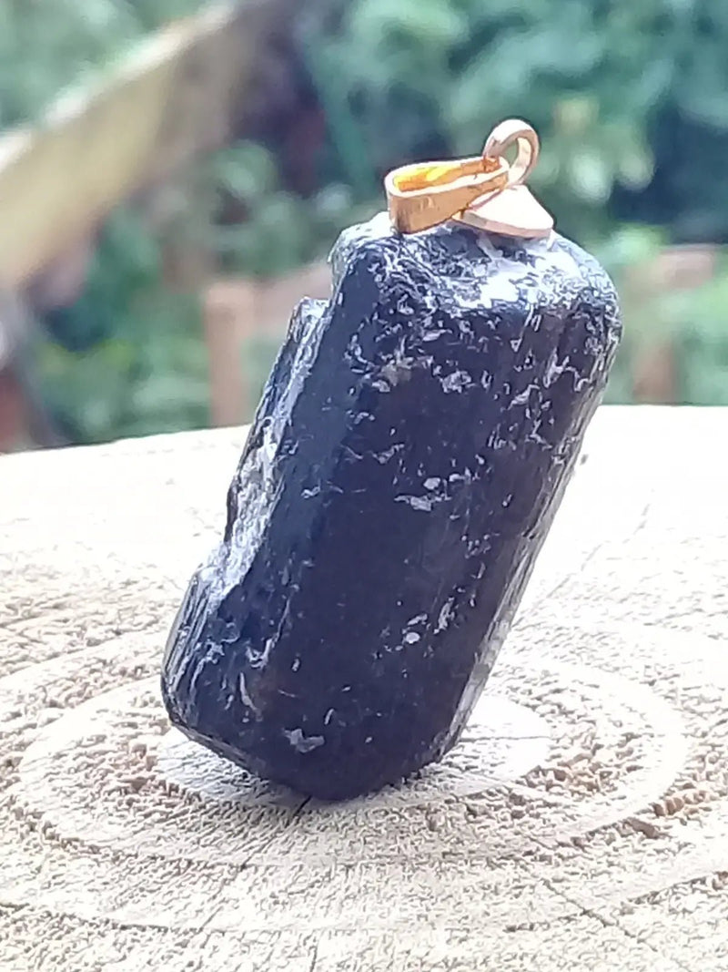Chargez l&#39;image dans la visionneuse de la galerie, Tourmaline noire Schörl pendentif Grade A++++ Fourni avec son cordon Tourmaline noire Schörl pendentif
