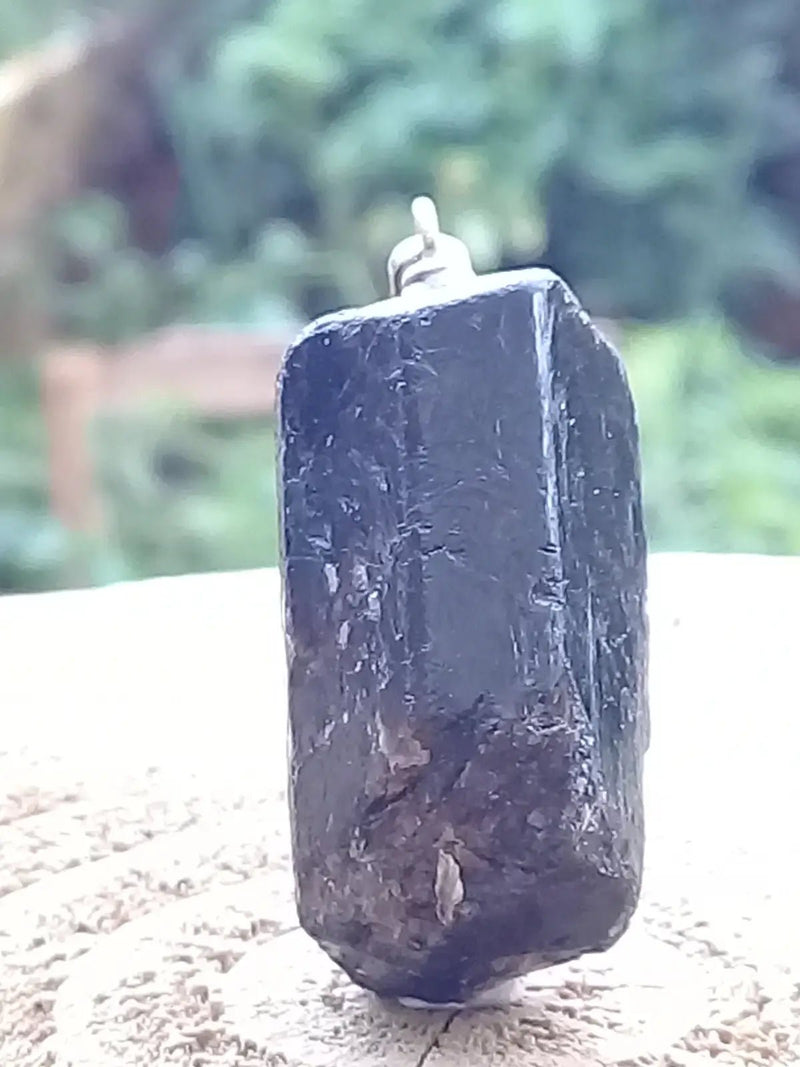 Chargez l&#39;image dans la visionneuse de la galerie, Tourmaline noire Schörl pendentif Grade A++++ Fourni avec son cordon Tourmaline noire Schörl pendentif
