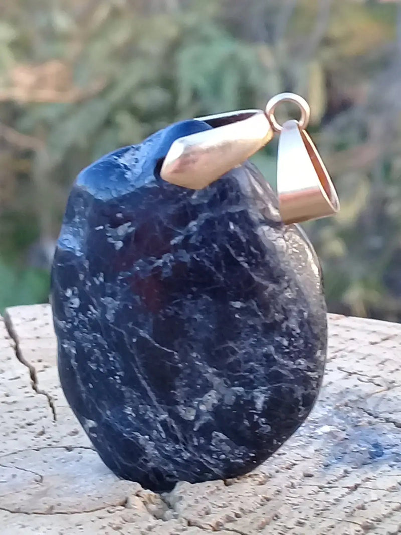 Chargez l&#39;image dans la visionneuse de la galerie, Tourmaline noire Schörl pendentif Grade A++++ Fourni avec son cordon Tourmaline noire Schörl pendentif
