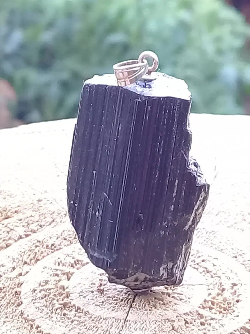 Chargez l&#39;image dans la visionneuse de la galerie, Tourmaline noire Schörl pendentif Grade A++++ Fourni avec son cordon Tourmaline noire Schörl pendentif
