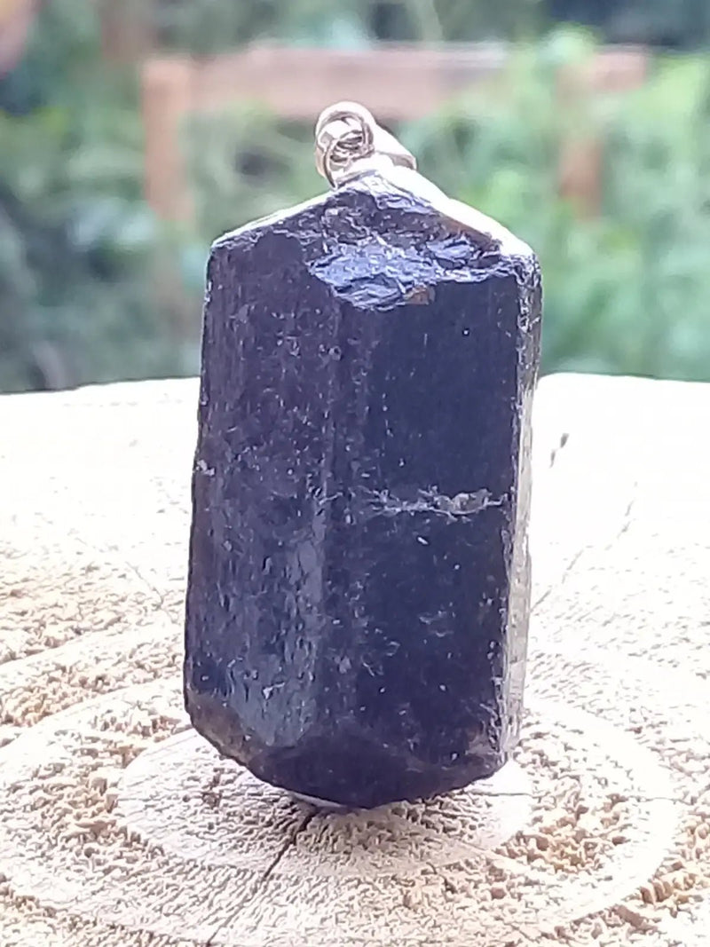 Load image into Gallery viewer, Tourmaline noire Schörl pendentif Grade A++++ Fourni avec son cordon Tourmaline noire Schörl pendentif
