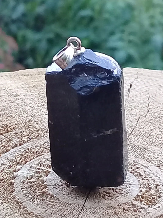 Tourmaline noire Schörl pendentif Grade A++++ Fourni avec son cordon Tourmaline noire Schörl pendentif Dans la besace du p'tit Poucet   