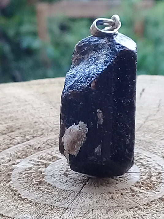 Tourmaline noire Schörl pendentif Grade A++++ Fourni avec son cordon Tourmaline noire Schörl pendentif Dans la besace du p'tit Poucet   