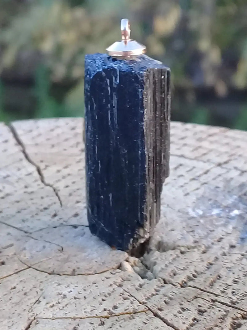 Chargez l&#39;image dans la visionneuse de la galerie, Tourmaline noire Schörl pendentif Grade A++++ Fourni avec son cordon Tourmaline noir Schörl pendentif
