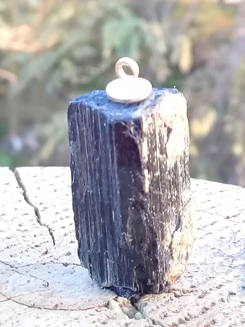 Chargez l&#39;image dans la visionneuse de la galerie, Tourmaline noire Schörl pendentif Grade A++++ Fourni avec son cordon Tourmaline noir Schörl pendentif
