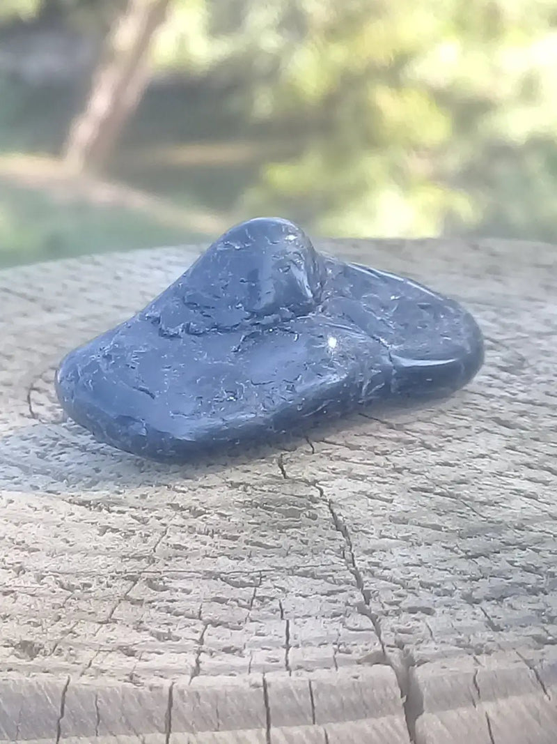 Load image into Gallery viewer, Tourmaline noire Schörl pierre roulée Grade A ++++ Tourmaline noire Schörl pierre roulée
