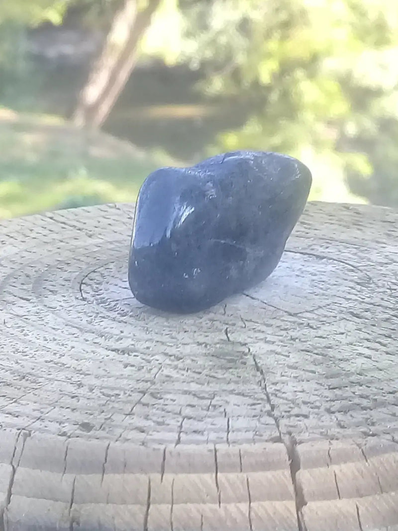 Load image into Gallery viewer, Tourmaline noire Schörl pierre roulée Grade A ++++ Tourmaline noire Schörl pierre roulée
