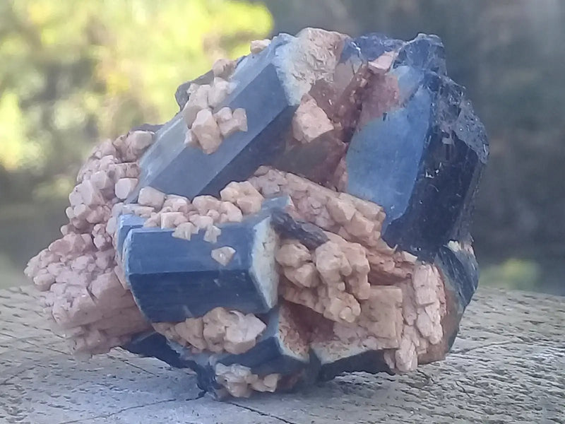 Load image into Gallery viewer, Tourmaline noire Schörl sur macle Grade A ++++ Tourmaline noire Schörl sur macle
