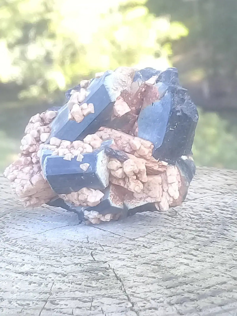 Load image into Gallery viewer, Tourmaline noire Schörl sur macle Grade A ++++ Tourmaline noire Schörl sur macle
