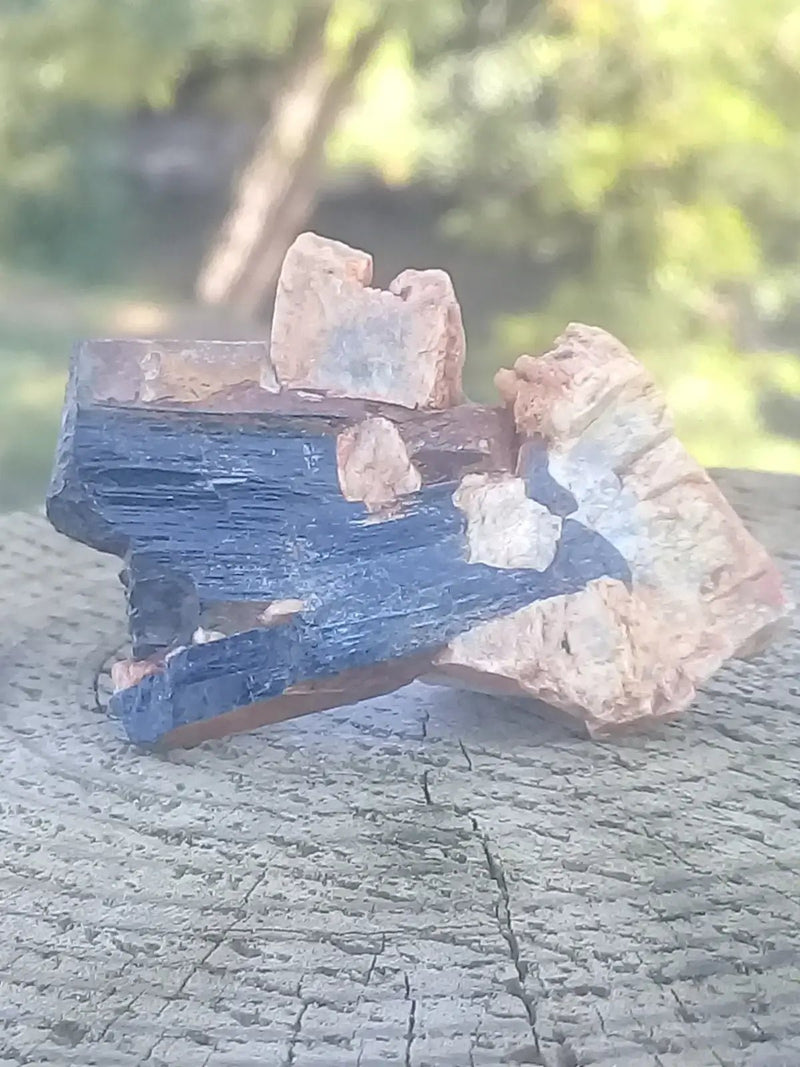 Load image into Gallery viewer, Tourmaline noire Schörl sur macle Grade A ++++ Tourmaline noire Schörl sur macle
