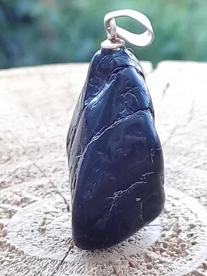 Chargez l&#39;image dans la visionneuse de la galerie, Tourmaline noire Scörl pendentif Grade A++++ Fourni avec son cordon Tourmaline noire Schörl pendentif
