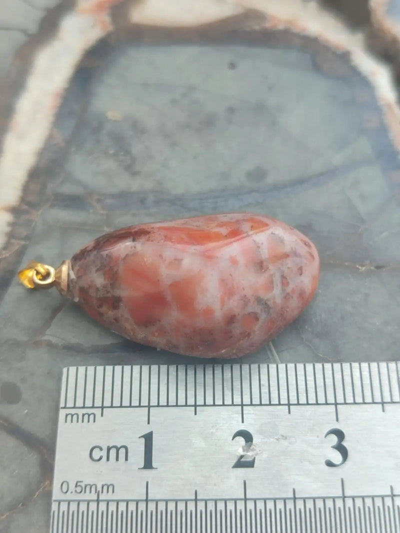 Load image into Gallery viewer, Vogésite des berges de la Salm Vosges France - Pendentif - Grade Prémium Vogésite pendentif
