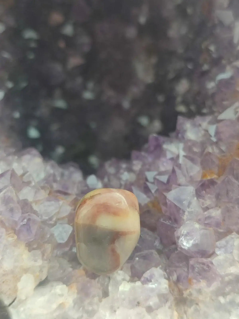 Load image into Gallery viewer, Vogésite des berges de la Salm Vosges France - Pierre roulée - Grade Prémium Vogésite pierre roulée
