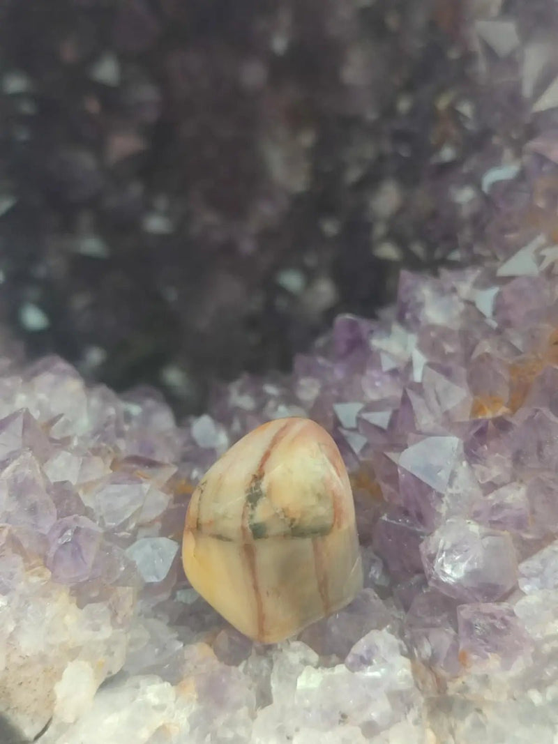 Load image into Gallery viewer, Vogésite des berges de la Salm Vosges France - Pierre roulée - Grade Prémium Vogésite pierre roulée
