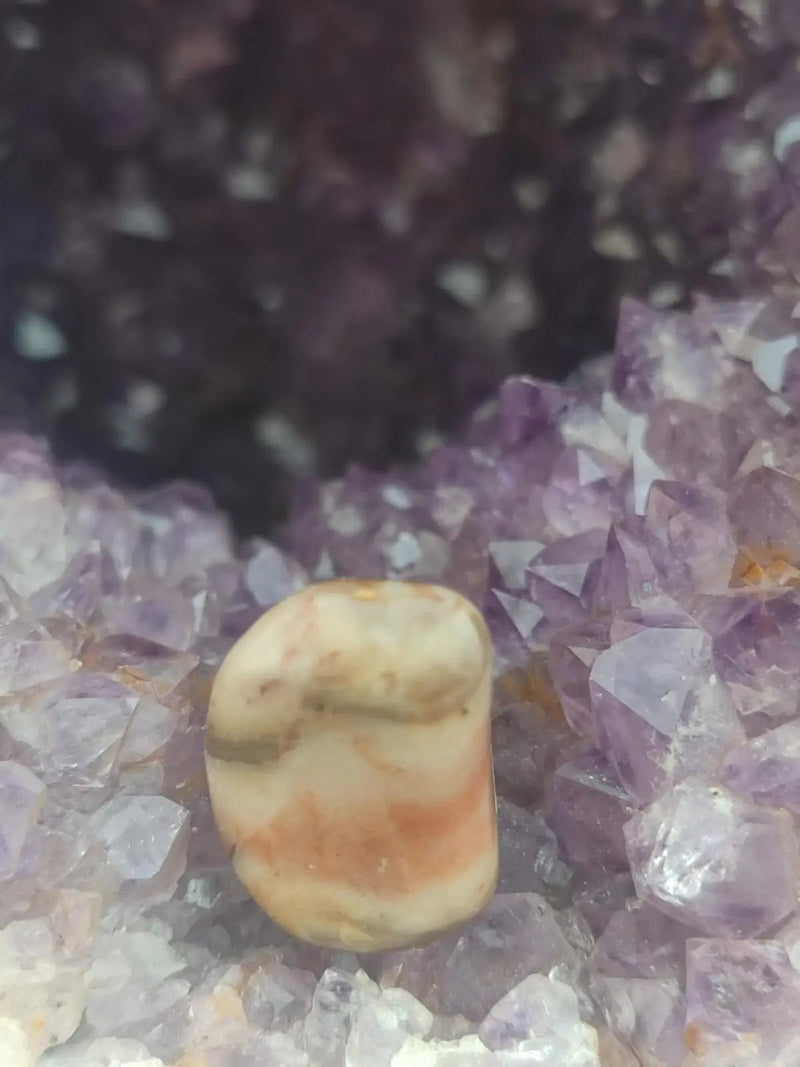 Load image into Gallery viewer, Vogésite des berges de la Salm Vosges France - Pierre roulée - Grade Prémium Vogésite pierre roulée
