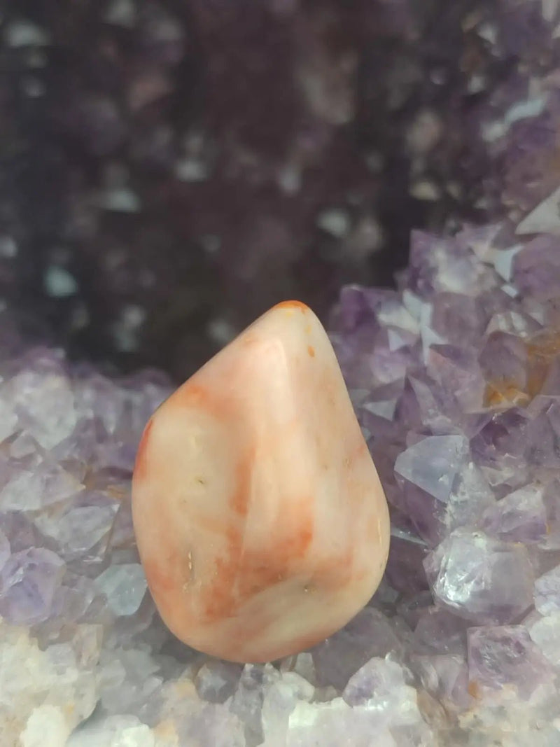 Load image into Gallery viewer, Vogésite des berges de la Salm Vosges France - Pierre roulée - Grade Prémium Vogésite pierre roulée
