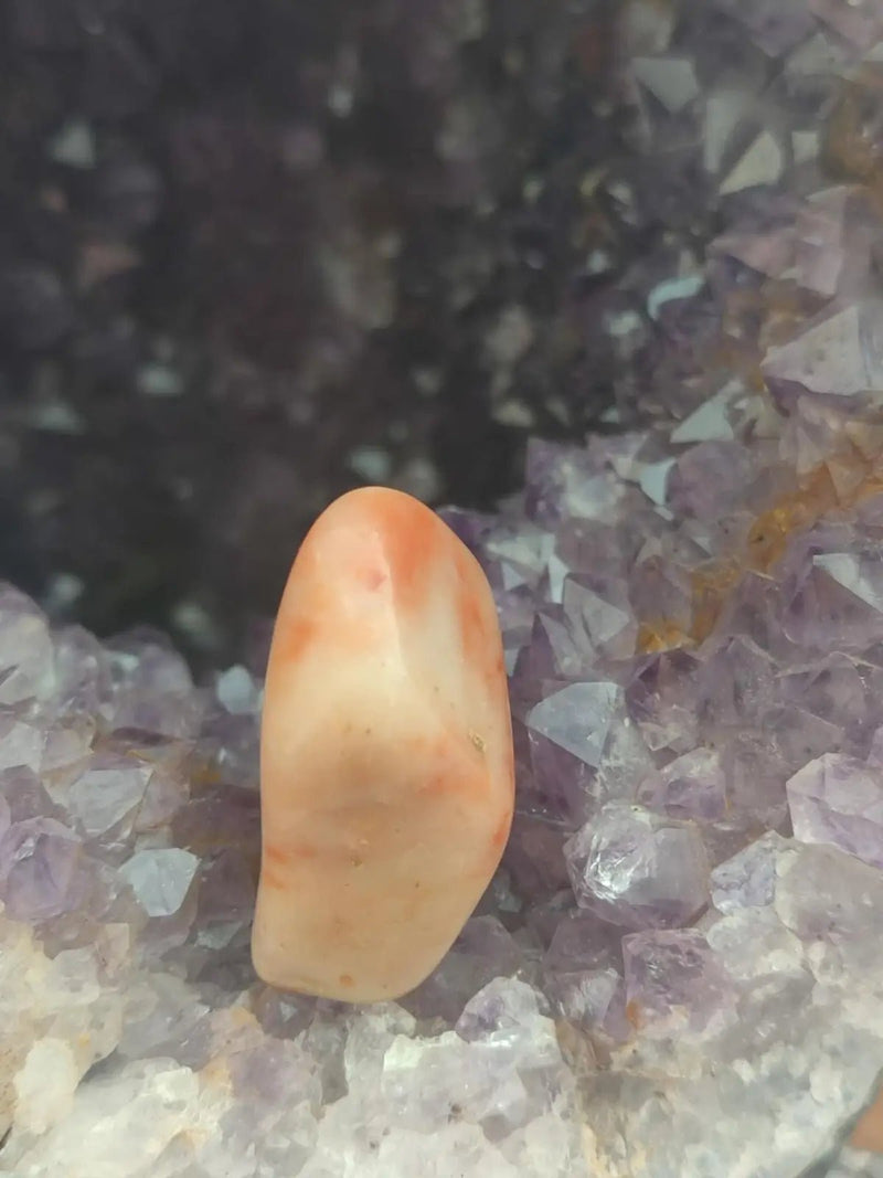 Load image into Gallery viewer, Vogésite des berges de la Salm Vosges France - Pierre roulée - Grade Prémium Vogésite pierre roulée
