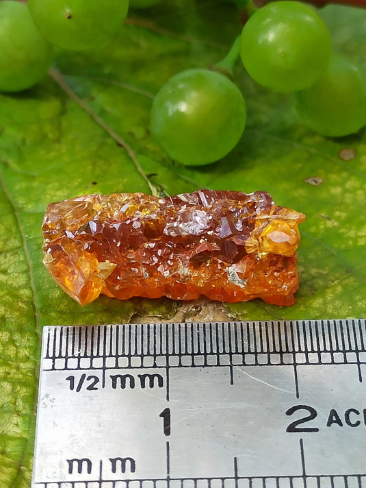 Zincite du Brésil pierre brute ’RARE’ Grade A++++ Zincite du Brésil pierre brute Dans la besace du p'tit Poucet   