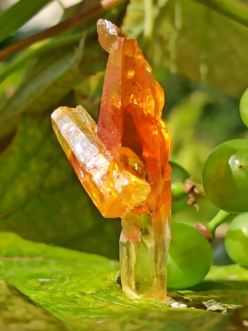 Chargez l&#39;image dans la visionneuse de la galerie, Zincite du Brésil pierre brute ’RARE’ Grade A++++ Zincite du Brésil pierre brute
