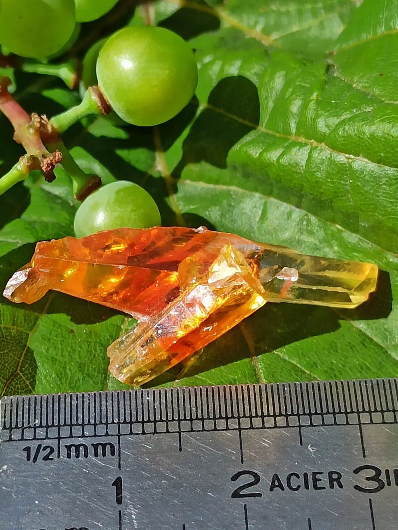 Chargez l&#39;image dans la visionneuse de la galerie, Zincite du Brésil pierre brute ’RARE’ Grade A++++ Zincite du Brésil pierre brute
