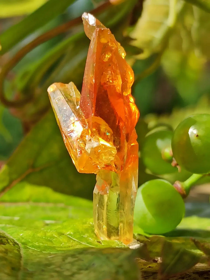 Chargez l&#39;image dans la visionneuse de la galerie, Zincite du Brésil pierre brute ’RARE’ Grade A++++ Zincite du Brésil pierre brute
