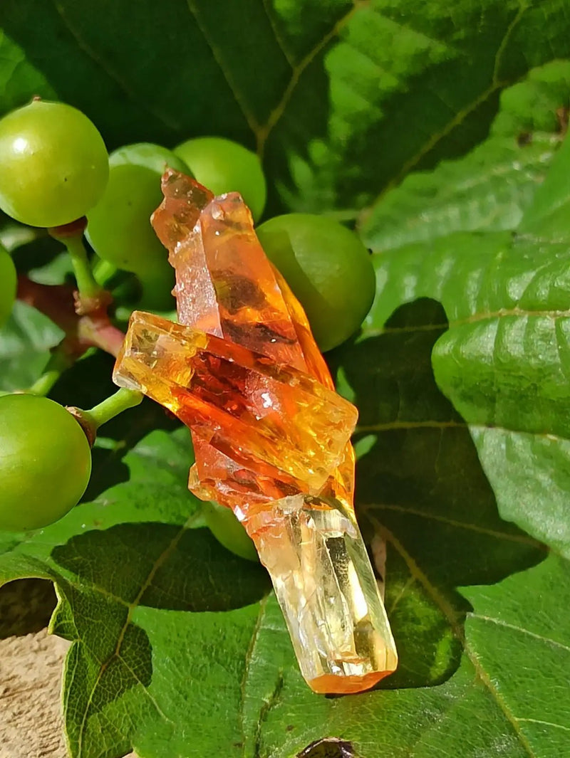 Chargez l&#39;image dans la visionneuse de la galerie, Zincite du Brésil pierre brute ’RARE’ Grade A++++ Zincite du Brésil pierre brute
