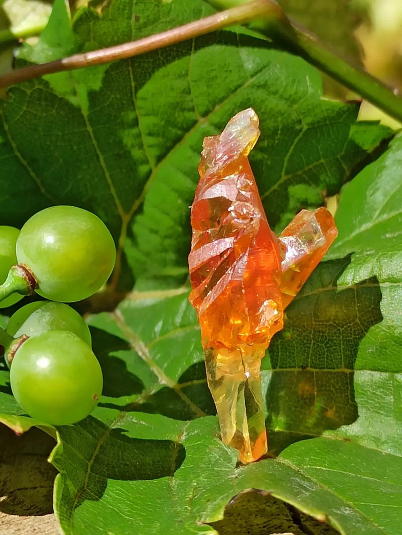 Chargez l&#39;image dans la visionneuse de la galerie, Zincite du Brésil pierre brute ’RARE’ Grade A++++ Zincite du Brésil pierre brute
