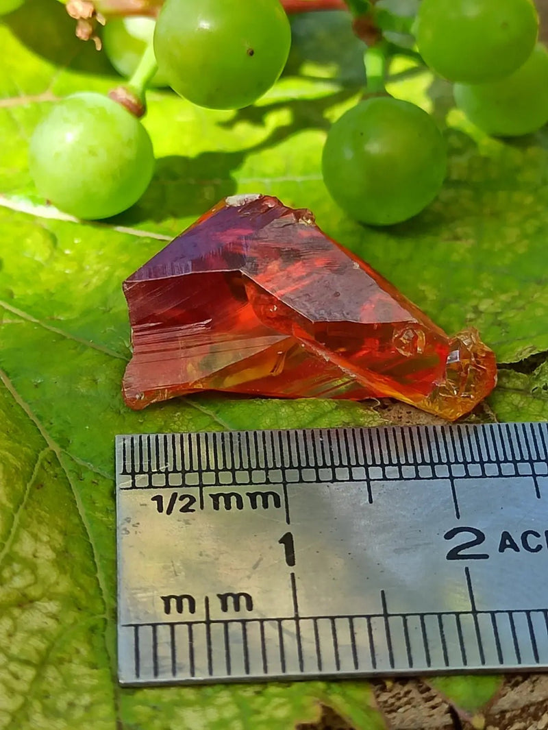 Chargez l&#39;image dans la visionneuse de la galerie, Zincite du Brésil pierre brute ’RARE’ Grade A++++ Zincite du Brésil pierre brute
