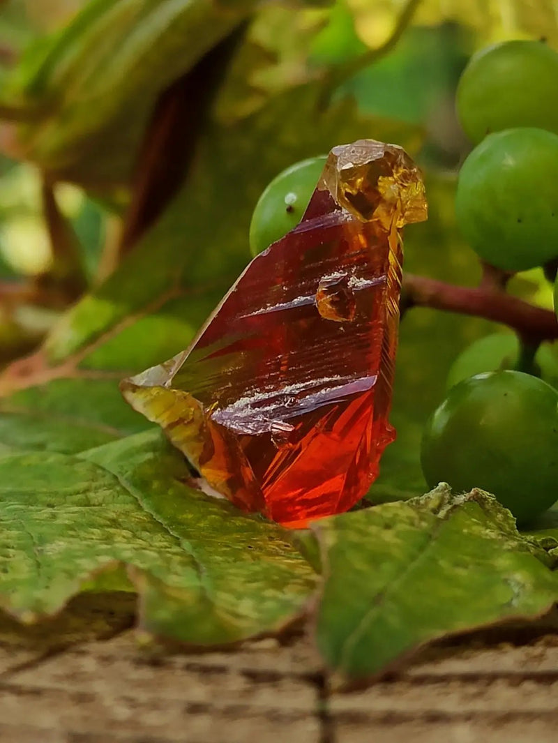 Chargez l&#39;image dans la visionneuse de la galerie, Zincite du Brésil pierre brute ’RARE’ Grade A++++ Zincite du Brésil pierre brute
