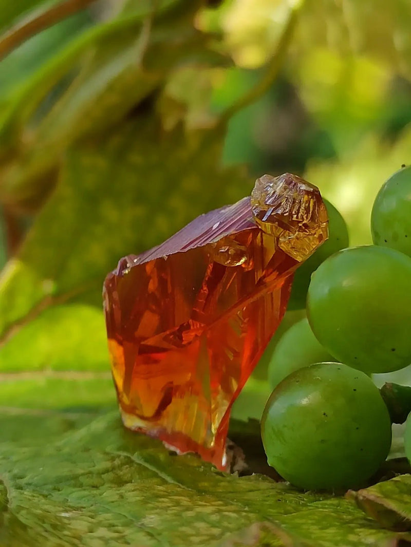 Chargez l&#39;image dans la visionneuse de la galerie, Zincite du Brésil pierre brute ’RARE’ Grade A++++ Zincite du Brésil pierre brute
