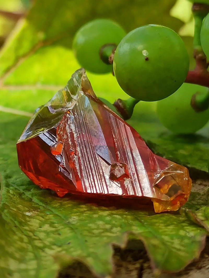 Chargez l&#39;image dans la visionneuse de la galerie, Zincite du Brésil pierre brute ’RARE’ Grade A++++ Zincite du Brésil pierre brute
