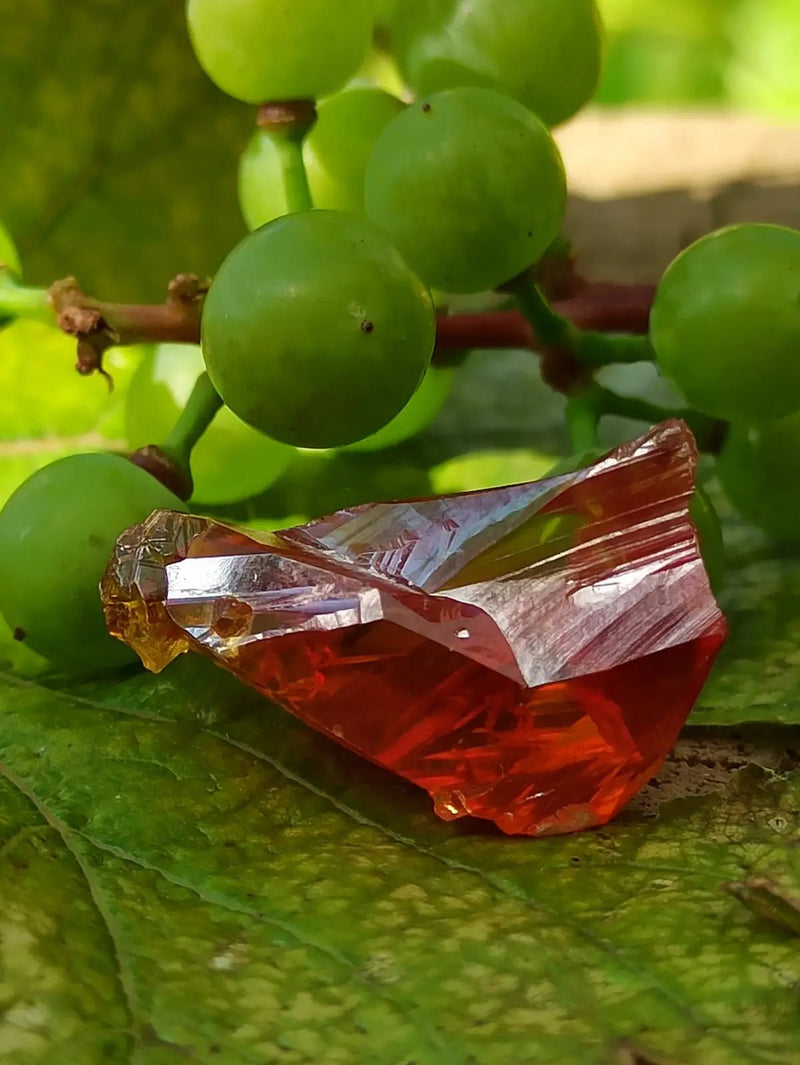 Chargez l&#39;image dans la visionneuse de la galerie, Zincite du Brésil pierre brute ’RARE’ Grade A++++ Zincite du Brésil pierre brute
